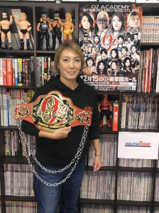 【12/15後楽園】無差別級王者・尾崎魔弓がマスコミ各誌を急襲しての大PR!